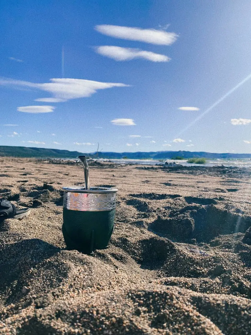 Mate en la playa del lago