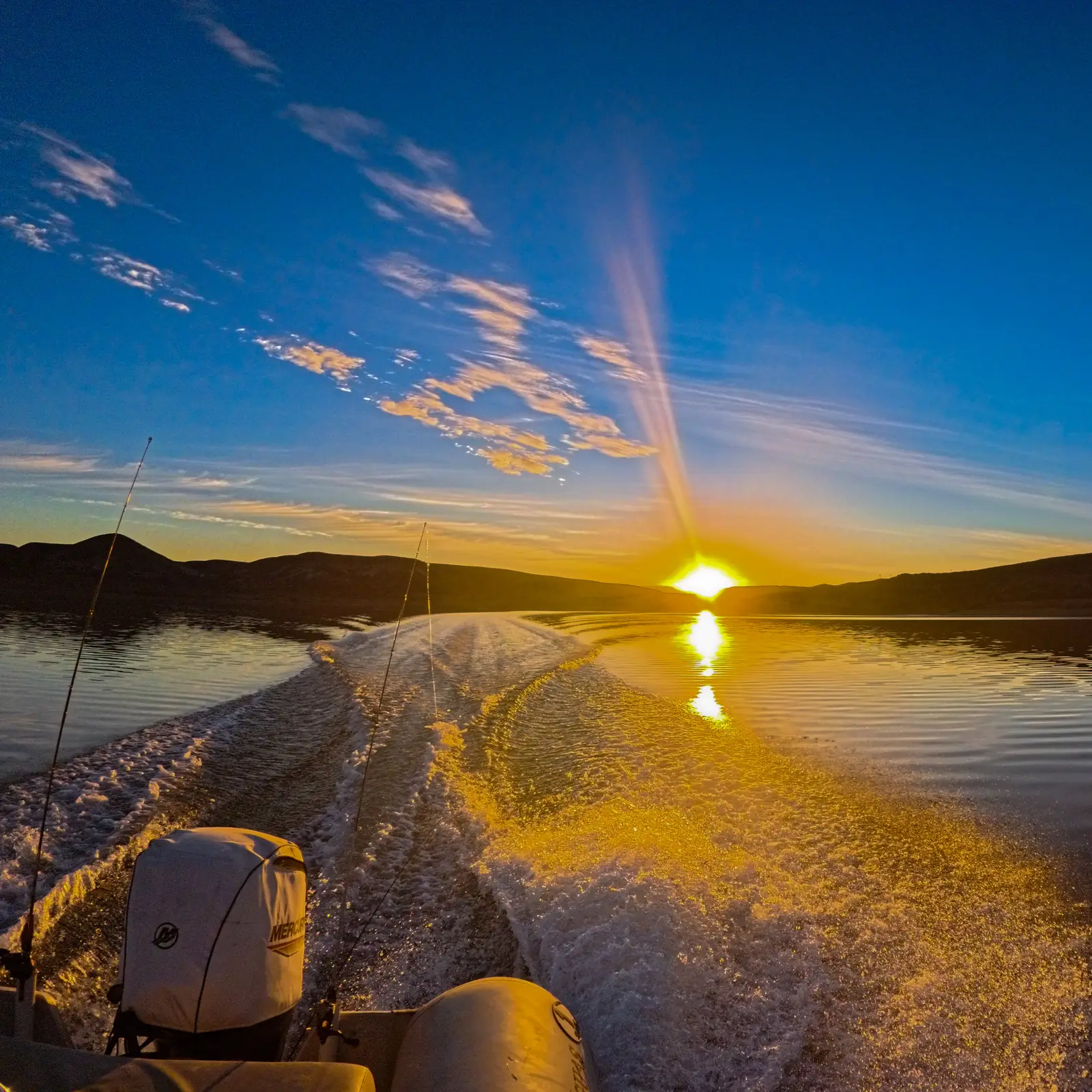 Atardecer en el embalse Piedra del Águila