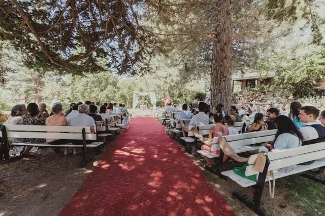 Ceremonia bajo los árboles